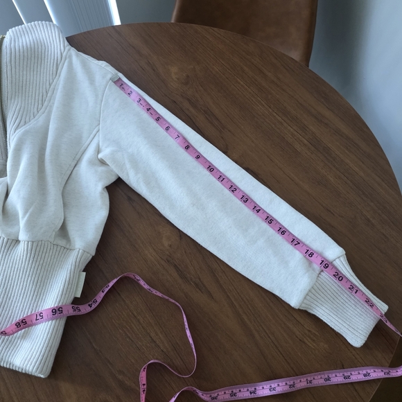Varley Cream Sweater - Picture 12 of 14